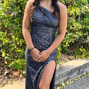 Size 2 dark navy formal dress. Worn once. Model is 5’6” tailored bra cups inside